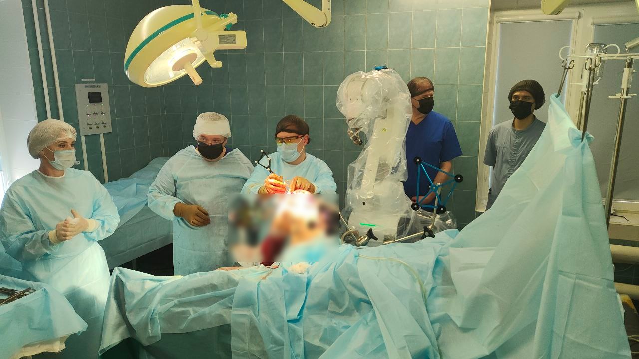 Ростовская клиника ФМБА России совершила прорыв в эндопротезировании: первая операция с роботом-ассистентом!