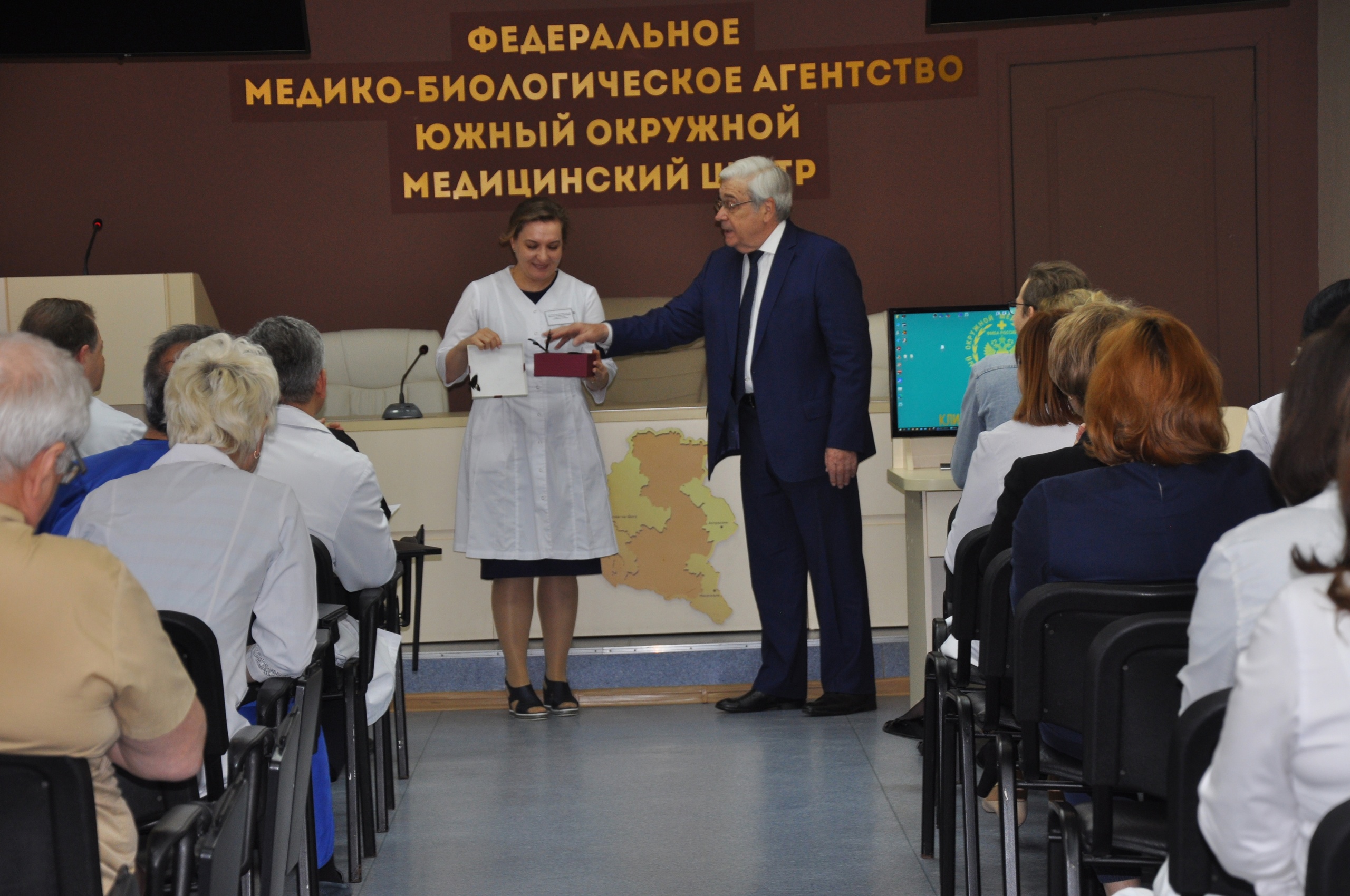Современная медицинская сестра в урологической клинике